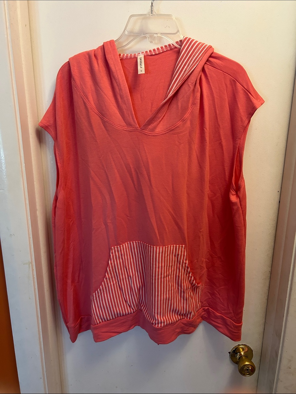 Emerald Coral Sleeveless Hooded Pullover with Striped Pocket